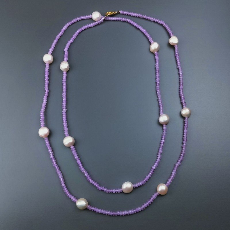 Collana Lunga Pietre Dure Giada Lavanda Con Perle Di Fiume Beige Barocche 120cm E Chiusura In Argento 925