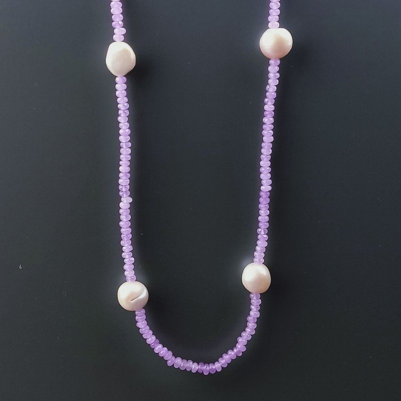 Collana Lunga Pietre Dure Giada Lavanda Con Perle Di Fiume Beige Barocche 120cm E Chiusura In Argento 925