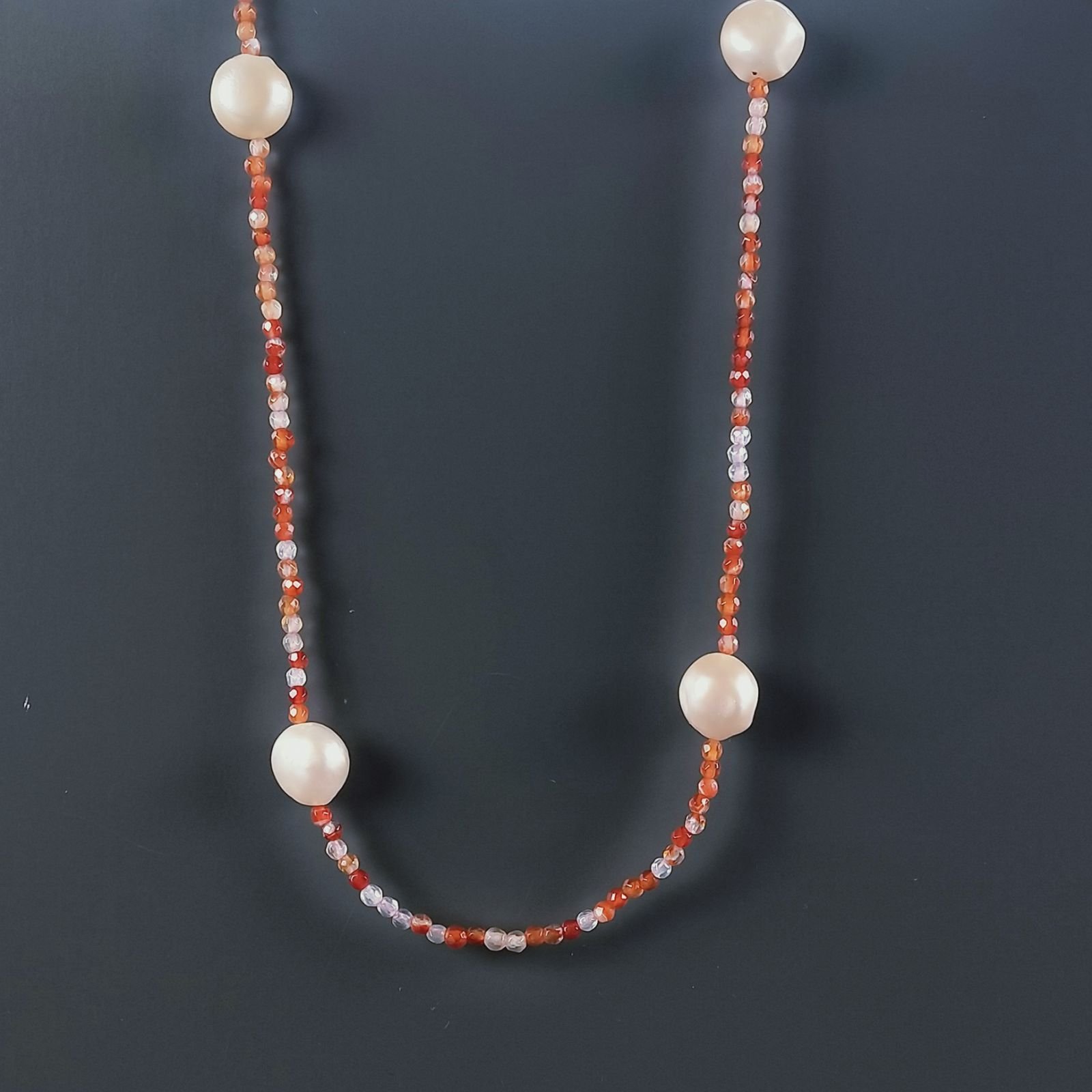 Collana Lunga Pietre Dure Agata Brasiliana Corniola Multi Con Perle Di Fiume Beige Barocche 110cm E Chiusura In Argento 925