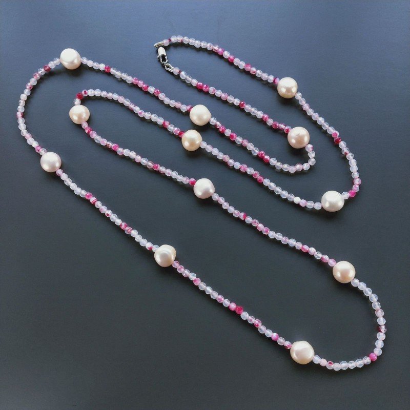 Collana Lunga Pietre Dure Agata Brasiliana Fucsia Con Perle Di Fiume Beige Barocche 110cm E Chiusura In Argento 925