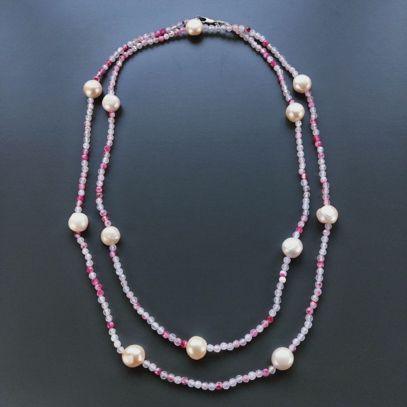 Collana Lunga Pietre Dure Agata Brasiliana Fucsia Con Perle Di Fiume Beige Barocche 110cm E Chiusura In Argento 925