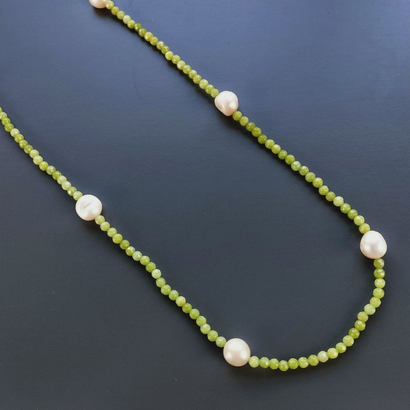 Collana Lunga Pietre Dure Giada Verde Con Perle Di Fiume Beige Barocche 120cm E Chiusura In Argento 925