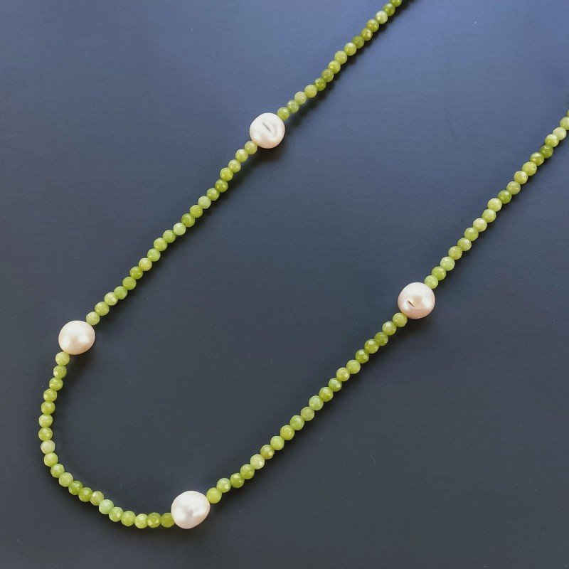 Collana Lunga Pietre Dure Giada Verde Con Perle Di Fiume Beige Barocche 120cm E Chiusura In Argento 925