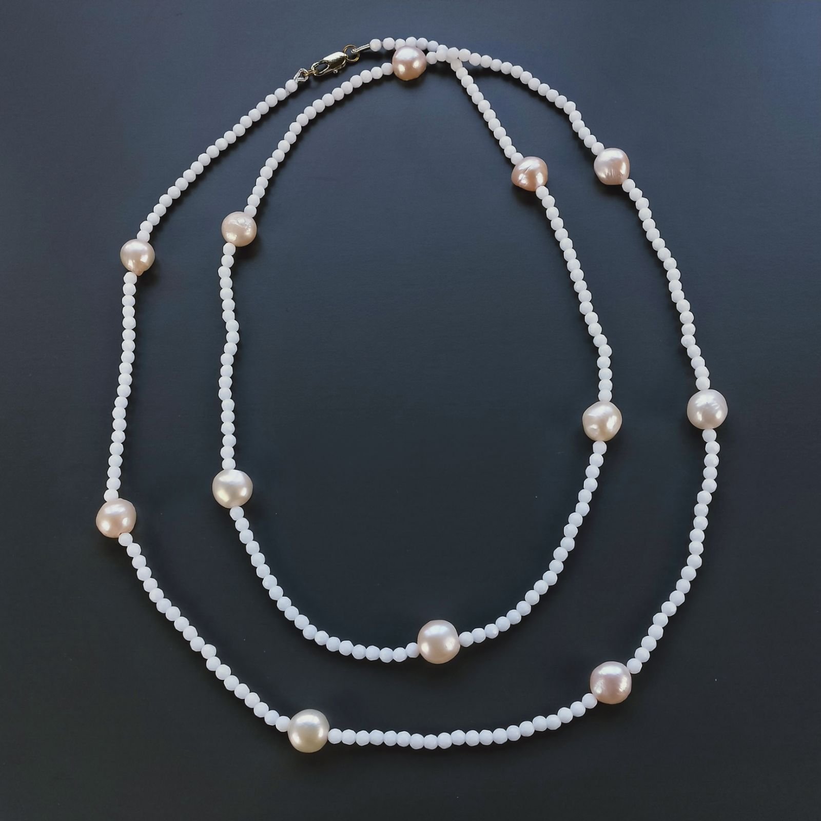 Collana Lunga Pietre Dure Agata Bianca Con Perle Di Fiume Beige Barocche 110cm E Chiusura In Argento 925