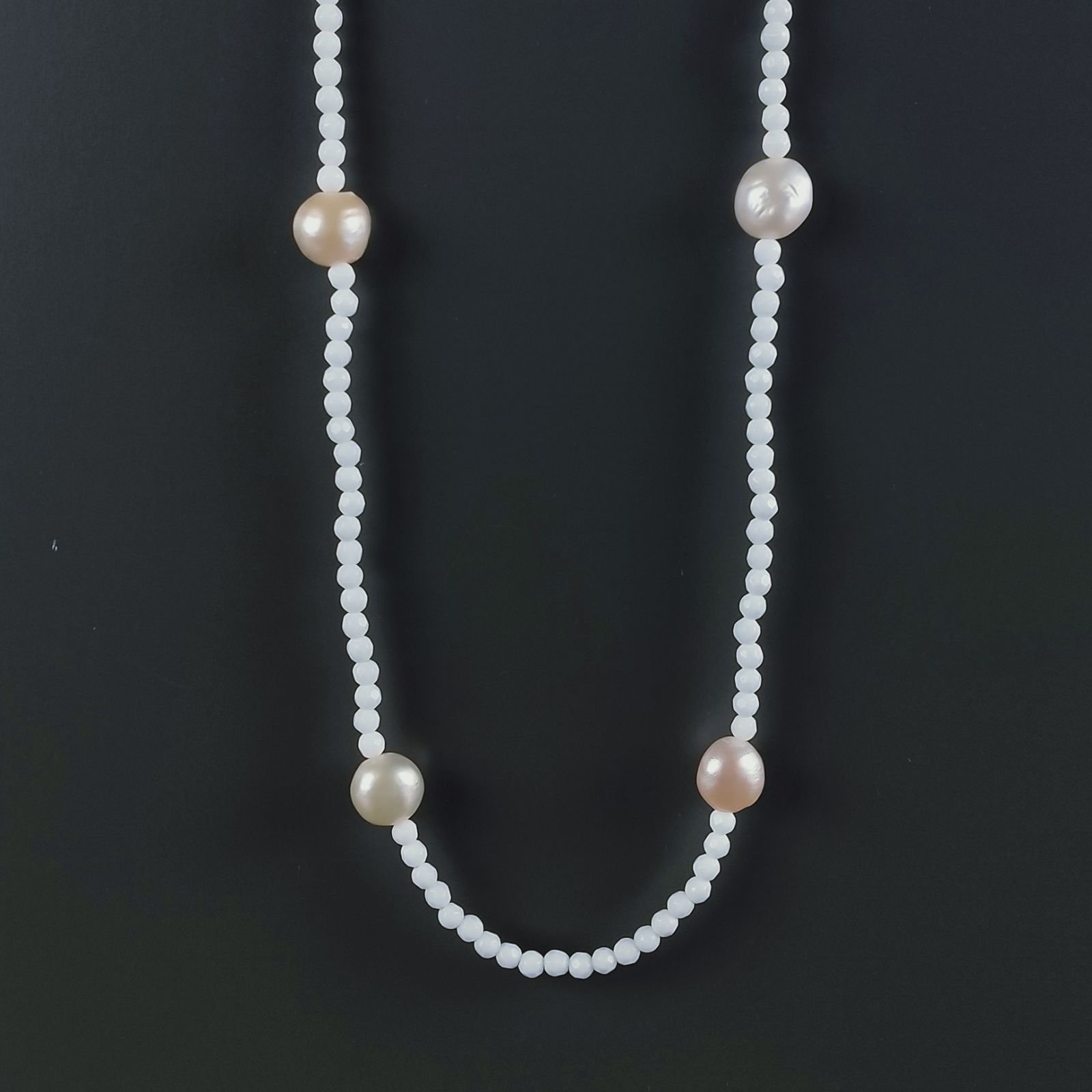 Collana Lunga Pietre Dure Agata Bianca Con Perle Di Fiume Beige Barocche 110cm E Chiusura In Argento 925