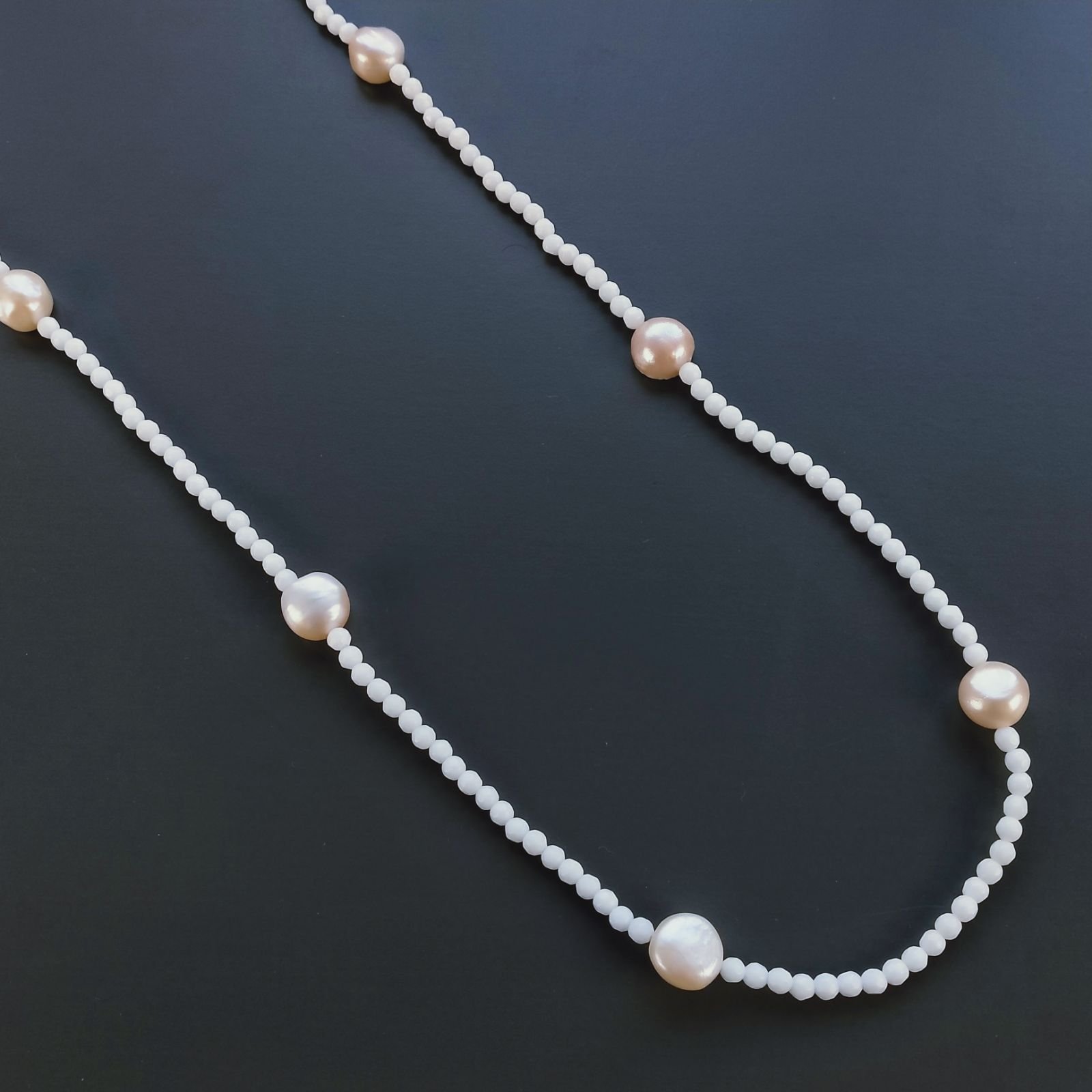 Collana Lunga Pietre Dure Agata Bianca Con Perle Di Fiume Beige Barocche 110cm E Chiusura In Argento 925
