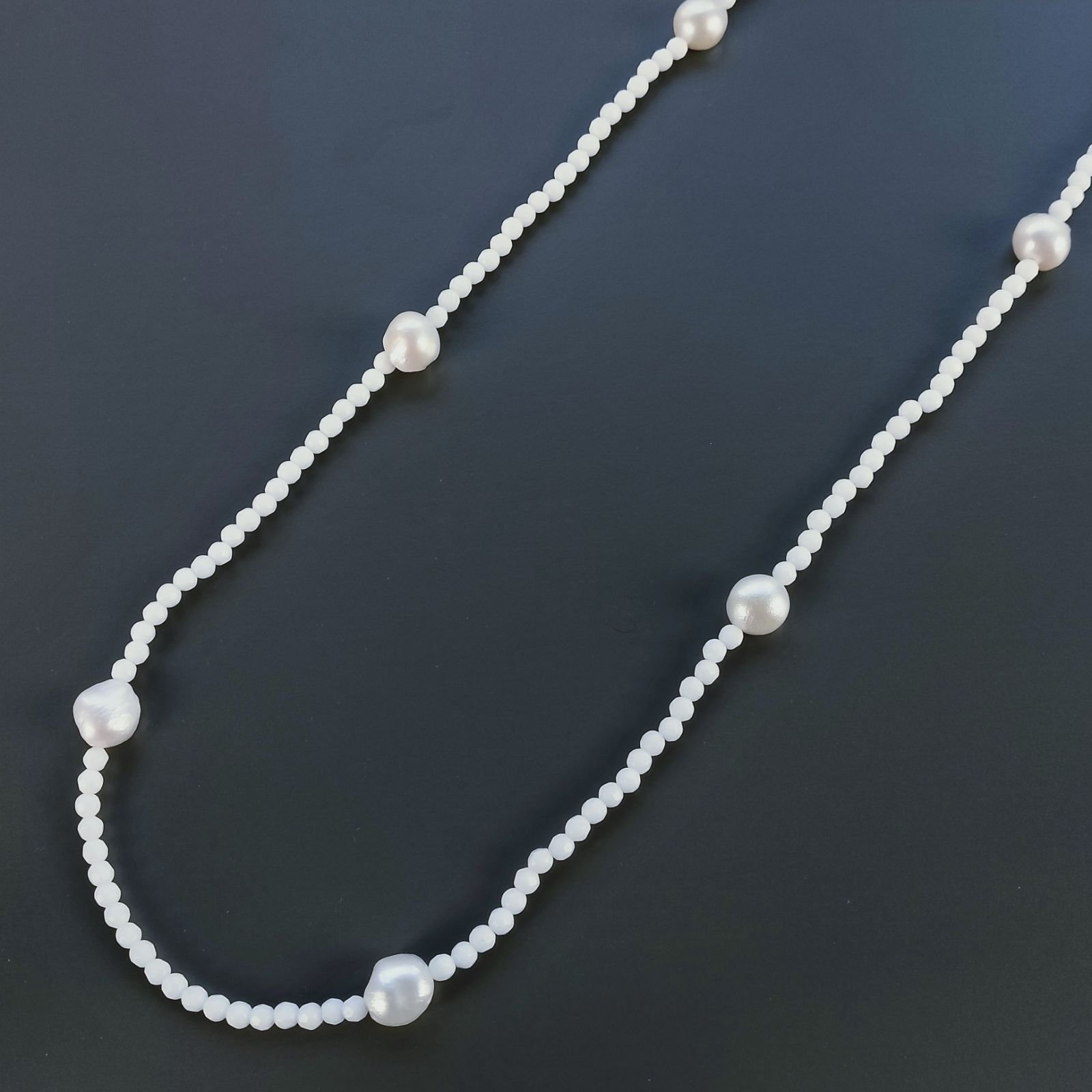 Collana Lunga Pietre Dure Agata Bianca Con Perle Di Fiume Irregolare 110cm E Chiusura In Argento 925