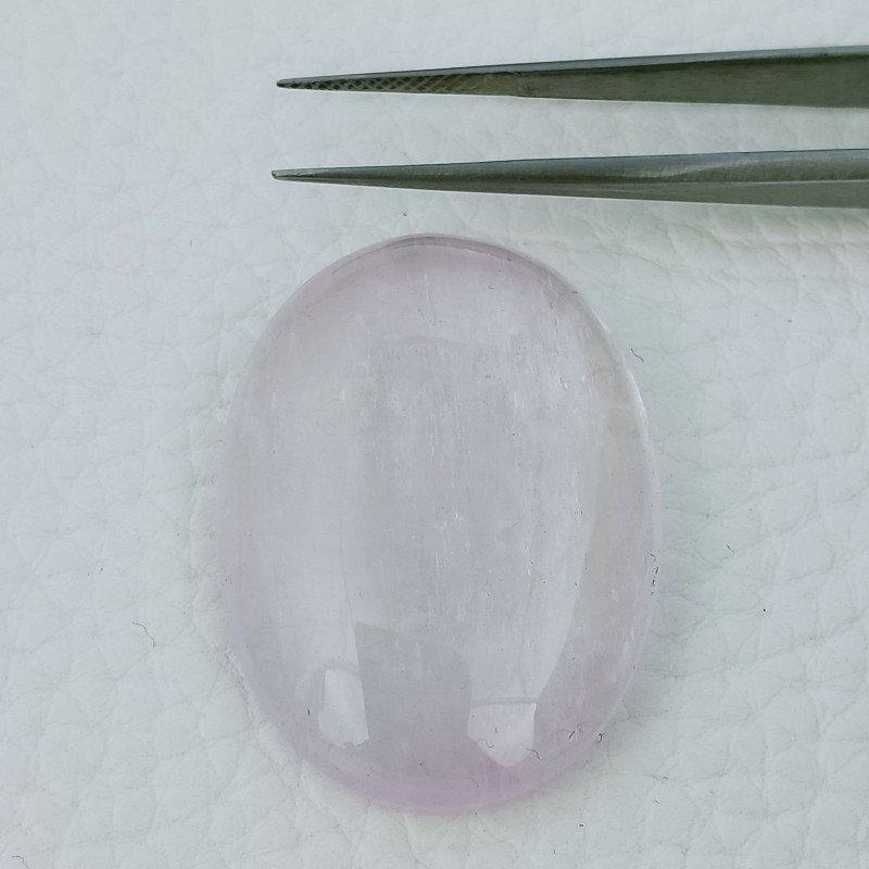 Kunzite Naturale Forma Ovale Cabochon Fatto A Mano 35X26X9mm 74,60 Carati 1pz
