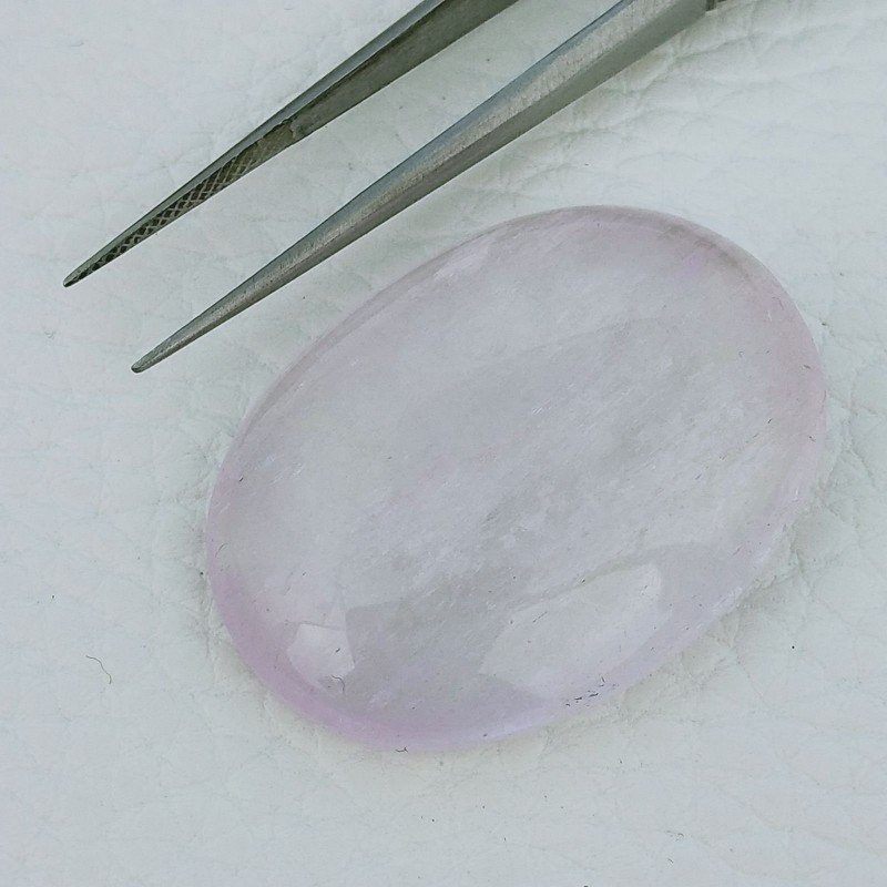 Kunzite Naturale Forma Ovale Cabochon Fatto A Mano 35X26X9mm 74,60 Carati 1pz