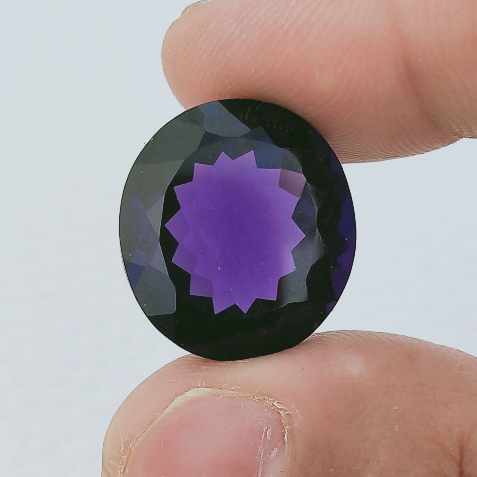 Ametista Africana Idrotermale Forma Ovale Sfaccettato A Mano Gemma Sciolta 19X18X10mm 21,40 Carati 1pz