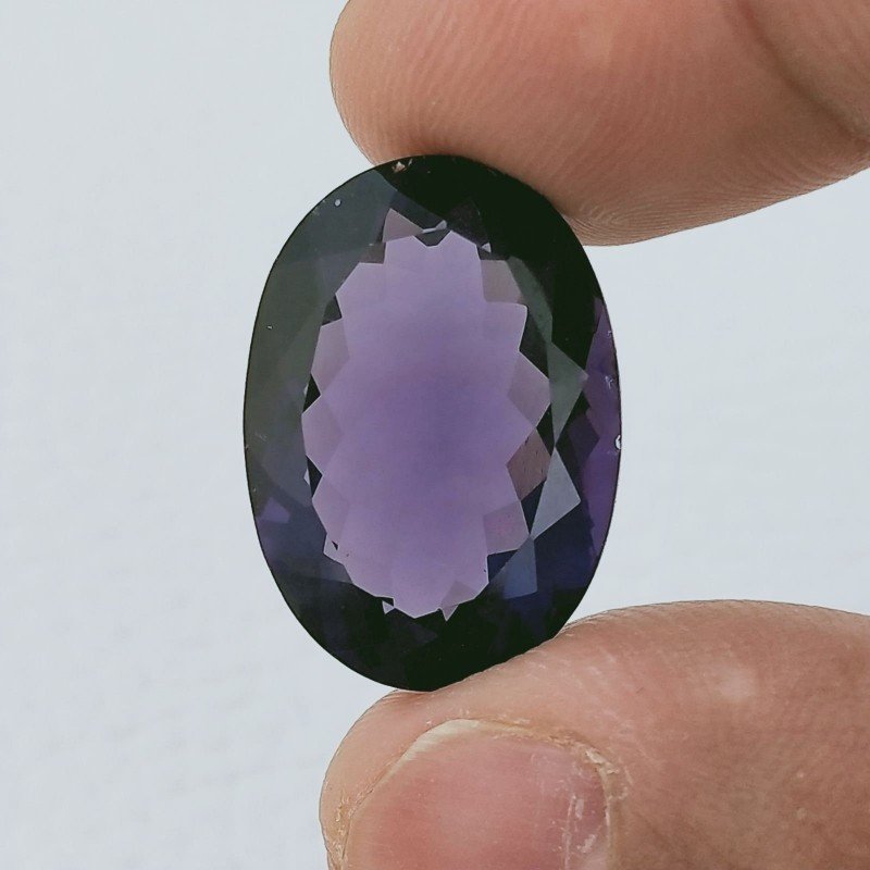 Ametista Africana Idrotermale Forma Ovale Sfaccettato A Mano Gemma Sciolta 22X16X9mm 19,35 Carati 1pz