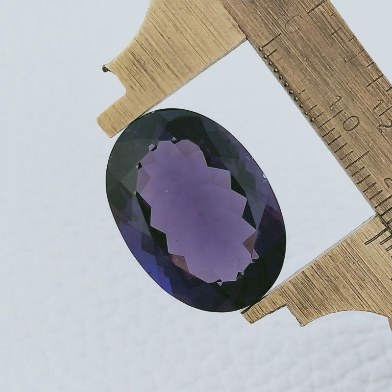 Ametista Africana Idrotermale Forma Ovale Sfaccettato A Mano Gemma Sciolta 22X16X9mm 19,35 Carati 1pz