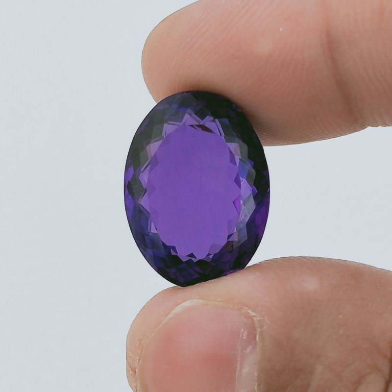 Ametista Africana Idrotermale Forma Ovale Sfaccettato A Mano Gemma Sciolta 20X14X10mm 20,50 Carati 1pz