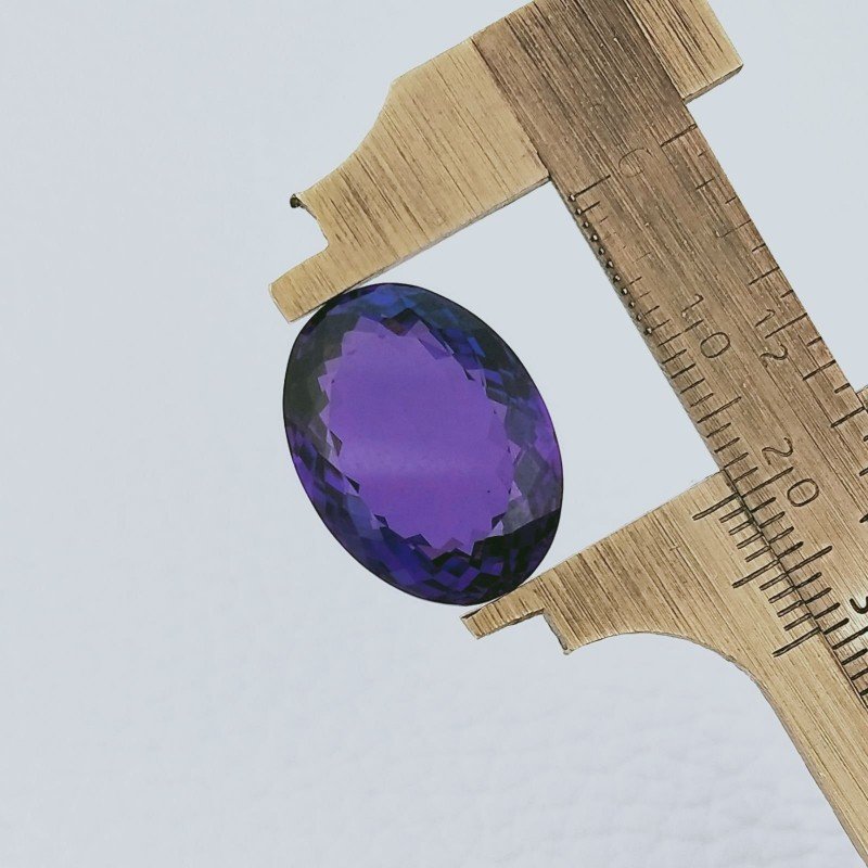Ametista Africana Idrotermale Forma Ovale Sfaccettato A Mano Gemma Sciolta 20X14X10mm 20,50 Carati 1pz