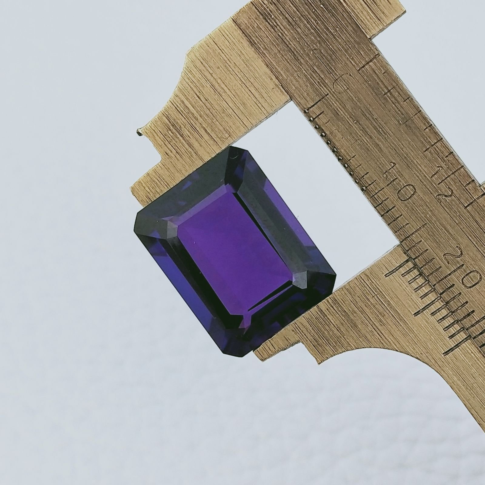 Ametista Africana Idrotermale Forma Rettangolo Sfaccettato A Mano Gemma Sciolta 17X13X8mm 14,50 Carati 1pz