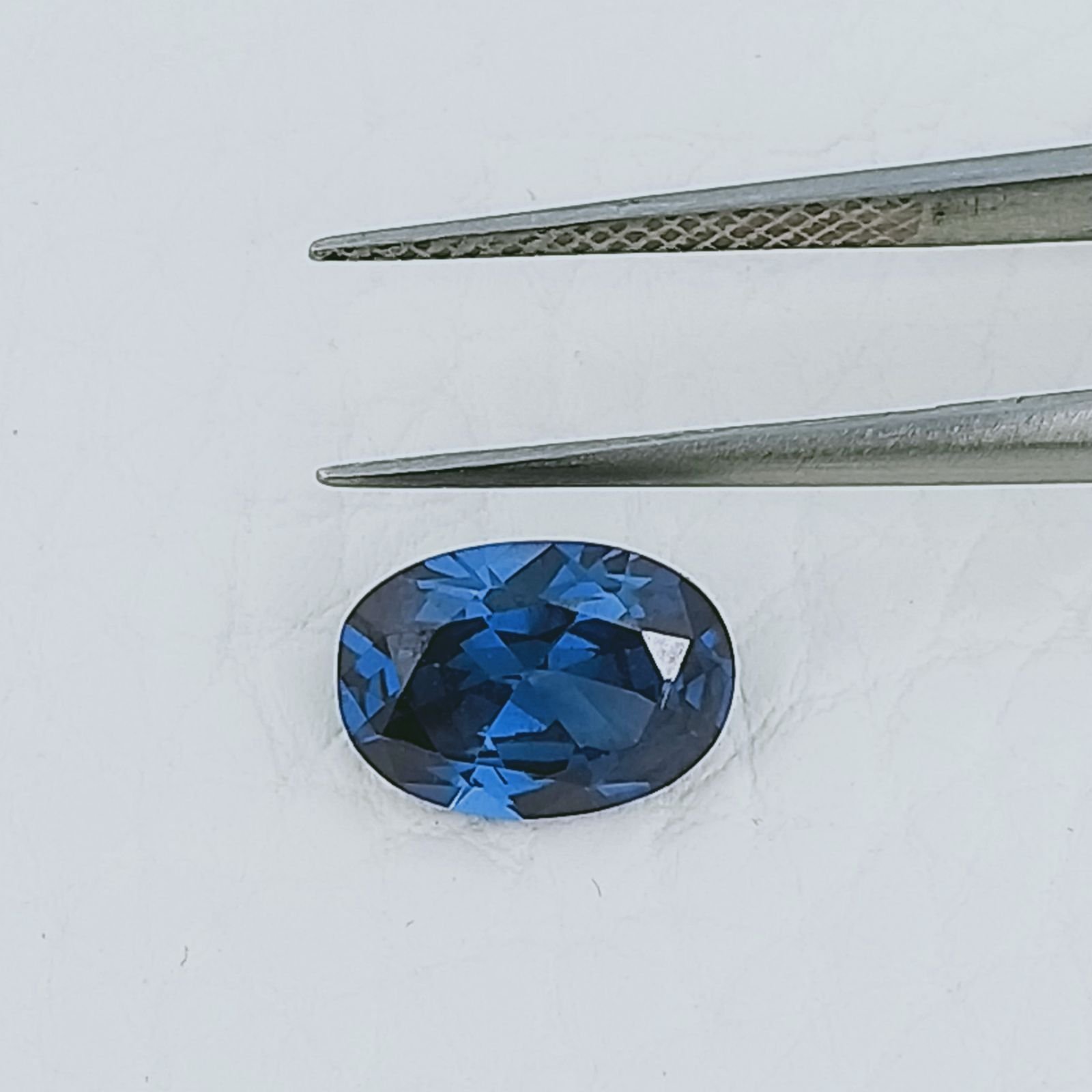 Zircone Tanzanite Forma Ovale Sfaccetata A Mano Gemme Sciolte 9X6X4mm 3,30 Carati 1pz