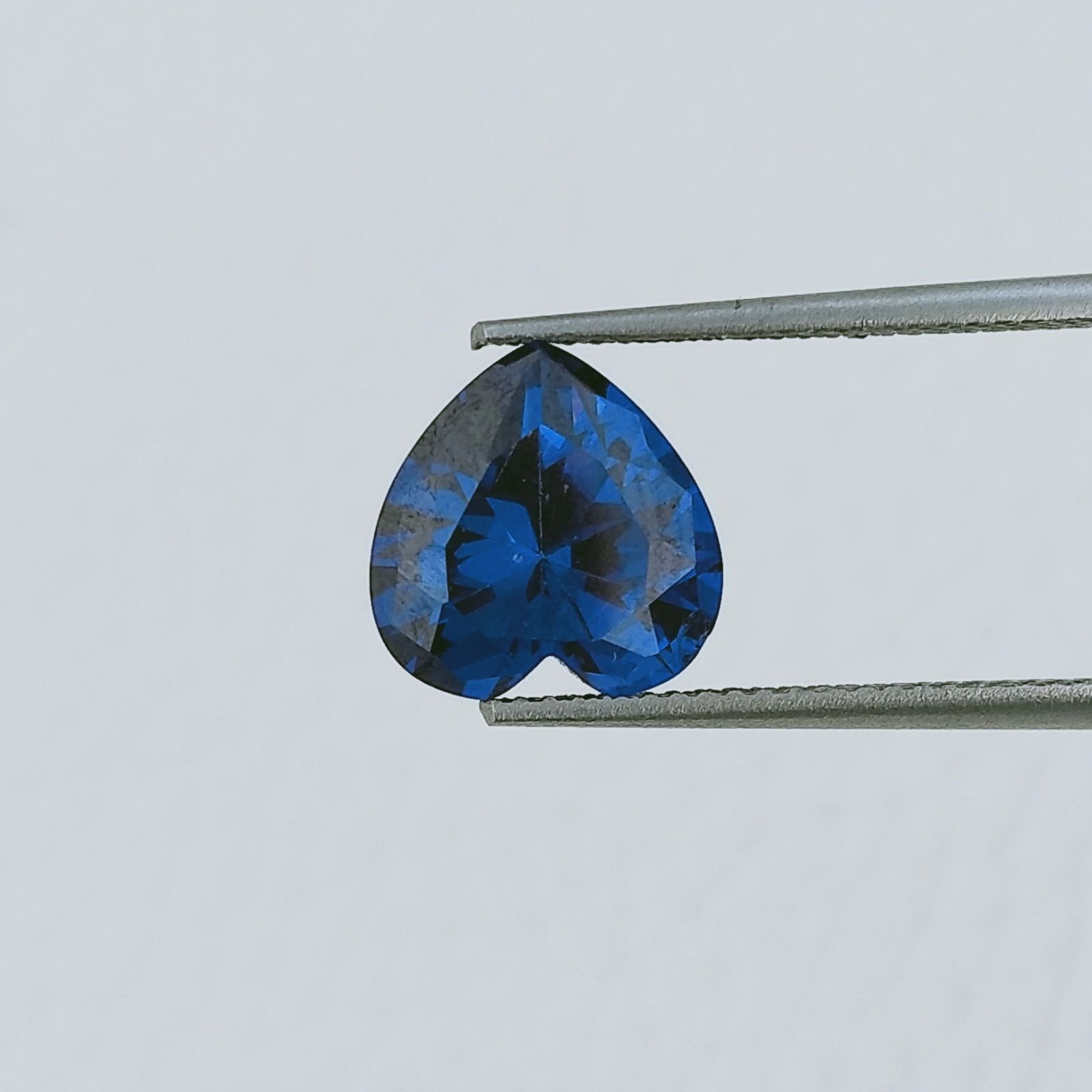 Zircone Tanzanite Forma Cuore Sfaccetata A Mano Gemme Sciolte 10X10X6mm 6,30 Carati 1pz