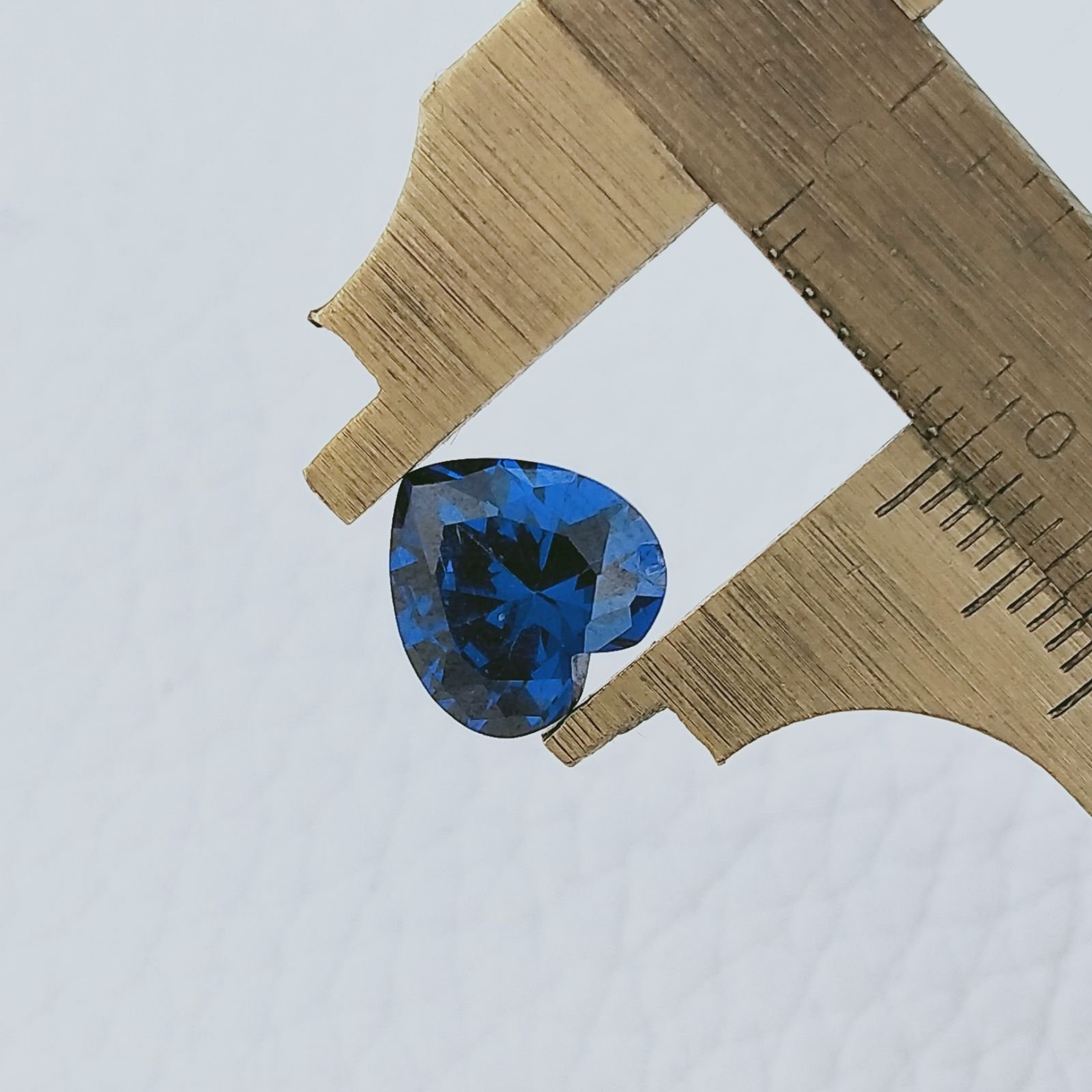 Zircone Tanzanite Forma Cuore Sfaccetata A Mano Gemme Sciolte 10X10X6mm 6,30 Carati 1pz