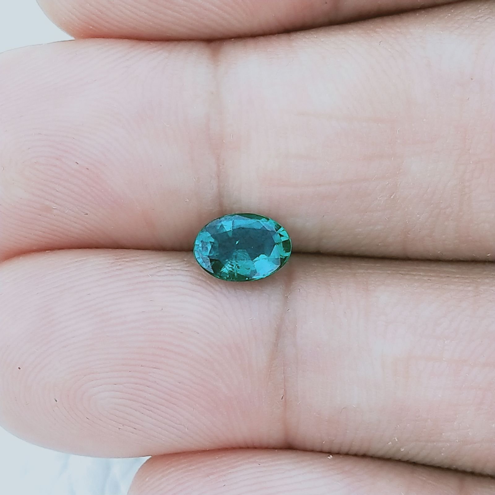 Smeraldo Idrotermale Forma Ovale Sfaccetata A Mano Gemme Sciolte 7X5X3mm 0,60 Carati 1pz