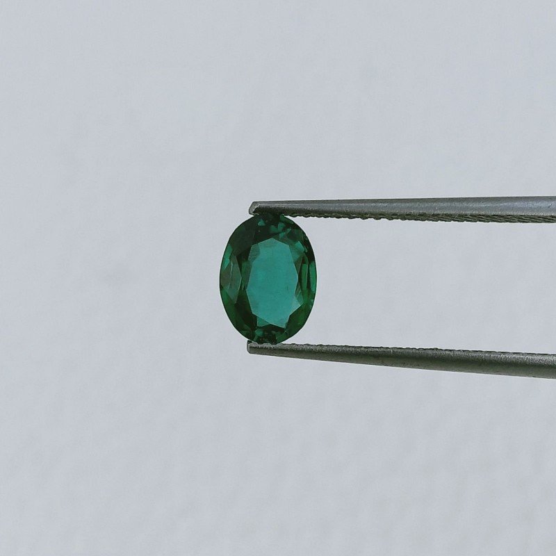 Smeraldo Idrotermale Forma Ovale Sfaccetata A Mano Gemme Sciolte 8X6X3mm 1,00 Carati 1pz