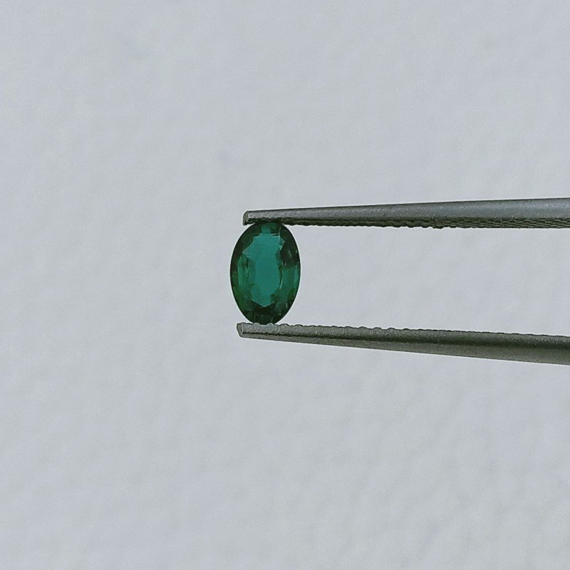 Smeraldo Idrotermale Forma Ovale Sfaccetata A Mano Gemme Sciolte 6X4X2mm 0,35 Carati 1pz