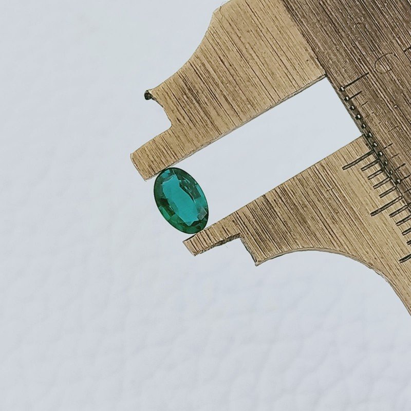 Smeraldo Idrotermale Forma Ovale Sfaccetata A Mano Gemme Sciolte 6X4X2mm 0,35 Carati 1pz