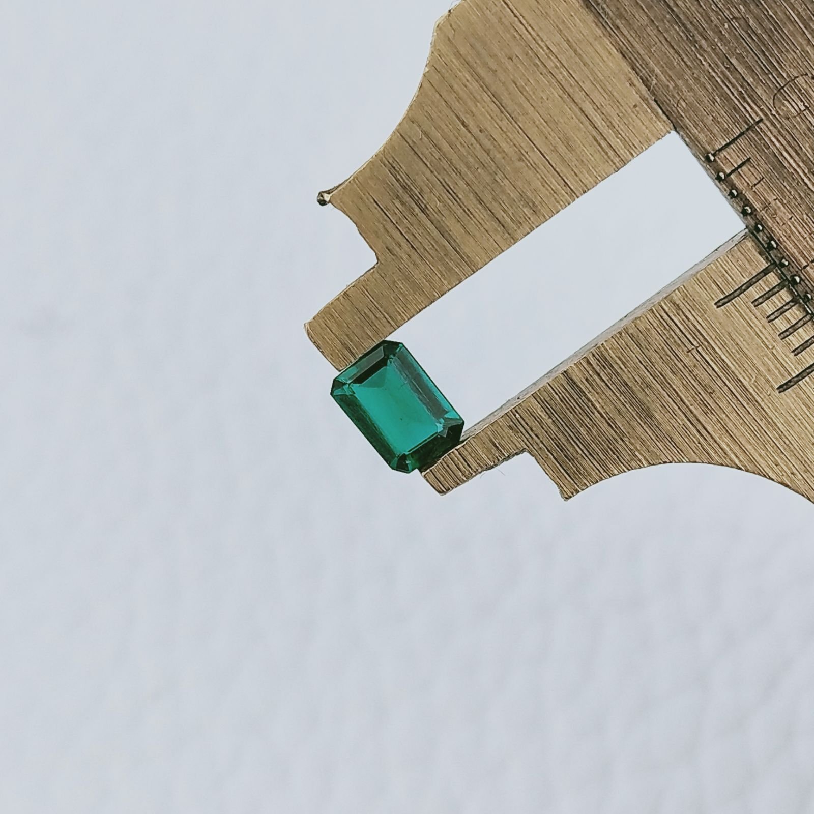 Smeraldo Idrotermale Forma Ottogonale Sfaccetata A Mano Gemme Sciolte 5X3X2mm 0,40 Carati 1pz