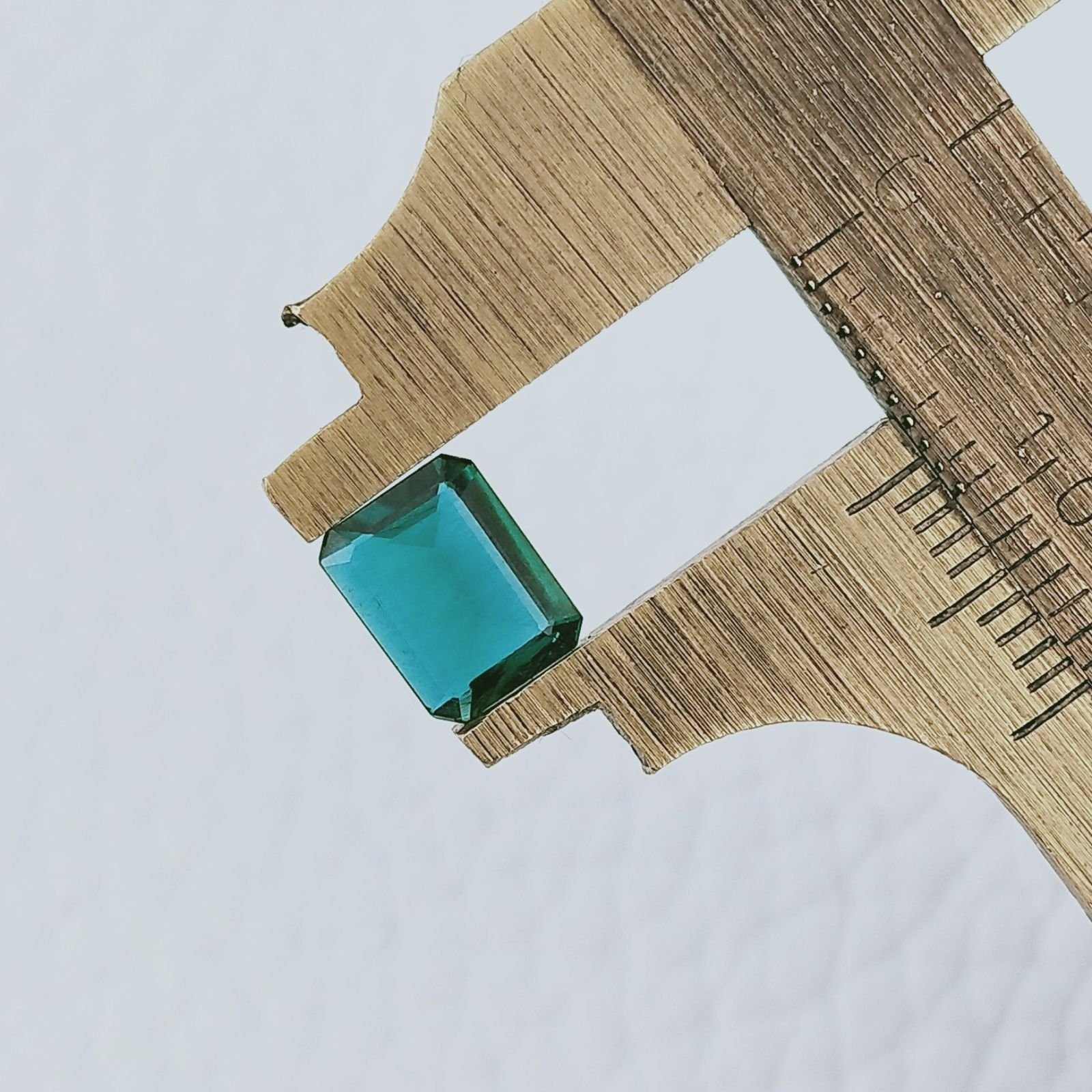 Smeraldo Idrotermale Forma Ottogonale Sfaccetata A Mano Gemme Sciolte 7X5X2mm 1,20 Carati 1pz