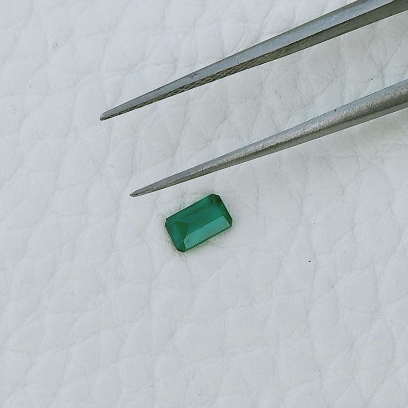 Smeraldo Idrotermale Forma Ottogonale Sfaccetata A Mano Gemme Sciolte 5X3X1mm 0,25 Carati 1pz
