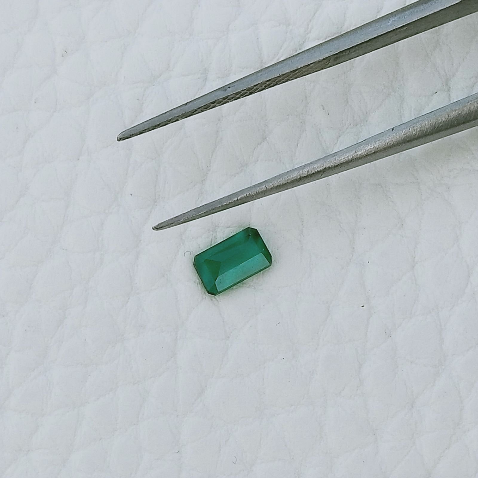 Smeraldo Idrotermale Forma Ottogonale Sfaccetata A Mano Gemme Sciolte 5X3X1mm 0,25 Carati 1pz