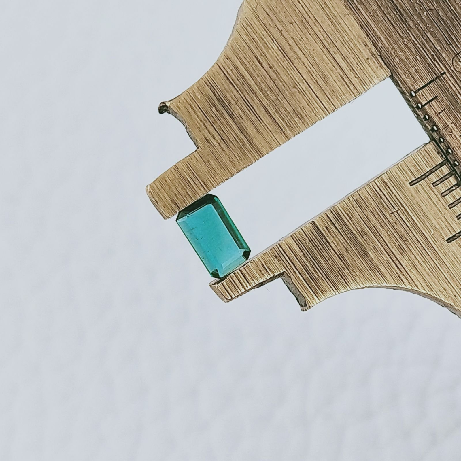 Smeraldo Idrotermale Forma Ottogonale Sfaccetata A Mano Gemme Sciolte 5X3X1mm 0,25 Carati 1pz