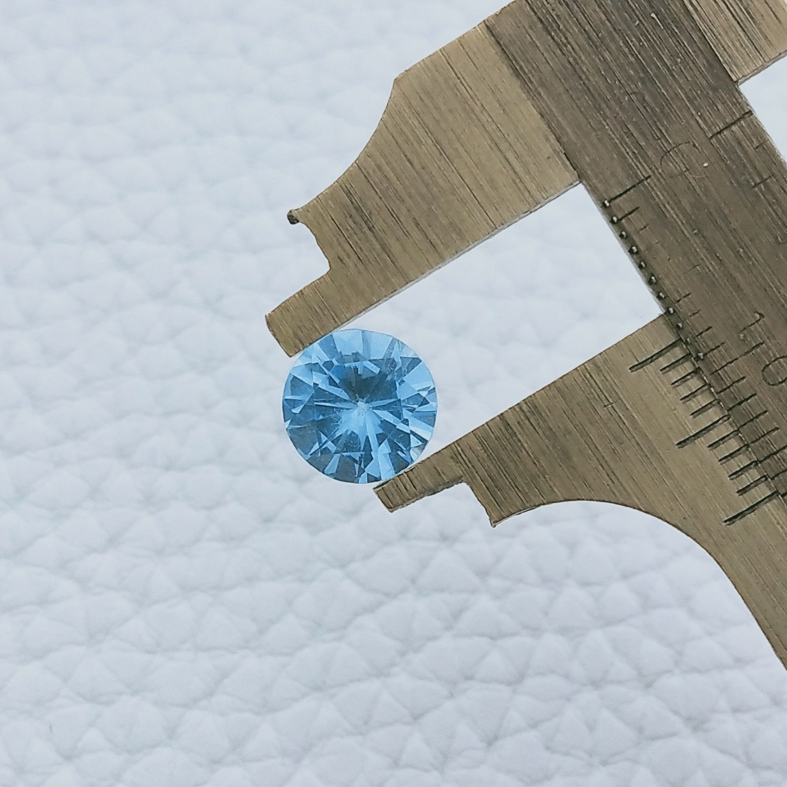 Zircone Azzurro Forma Tondo Sfaccetata A Mano Gemme Sciolte 8X4mm 2,70 Carati 1pz