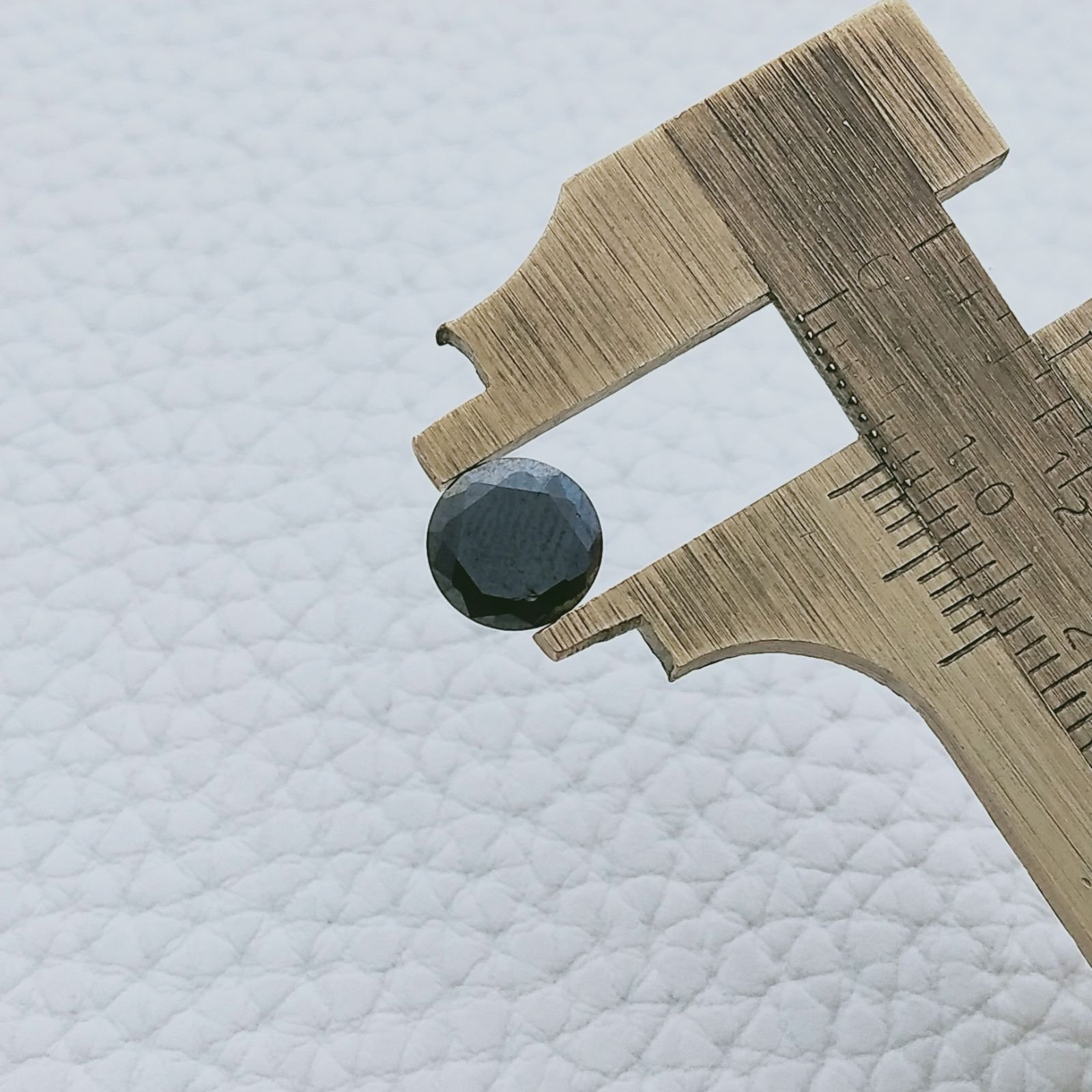 Zircone Nero Forma Tondo Sfaccetata A Mano Gemme Sciolte 8X4mm 3,15 Carati 1pz