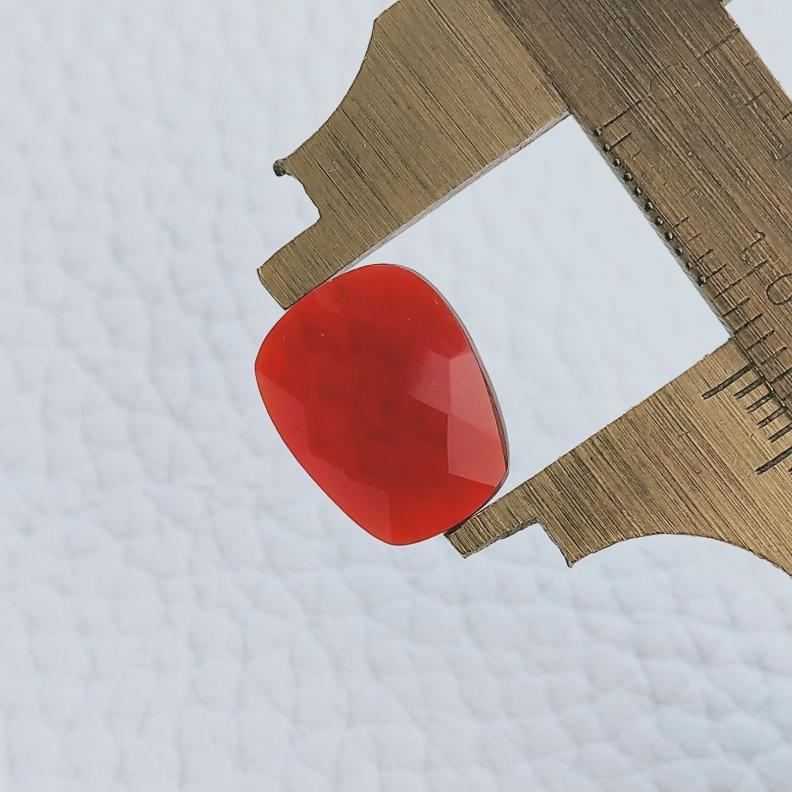 Quarzo Rosso Idrotermale Taglio Briolette Sfaccetata A Mano Gemme Sciolte 14X11X4mm 4,40 Carati 1pz