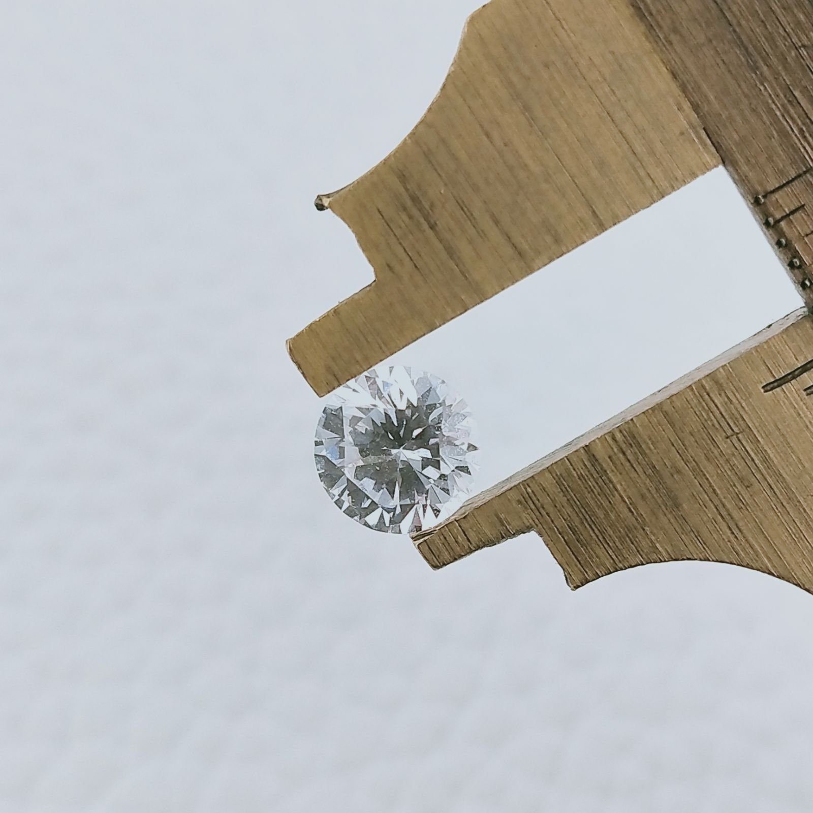 Zircone Forma Tondo Sfaccetata A Mano Gemme Sciolte 6X3mm 1,75 Carati 1pz