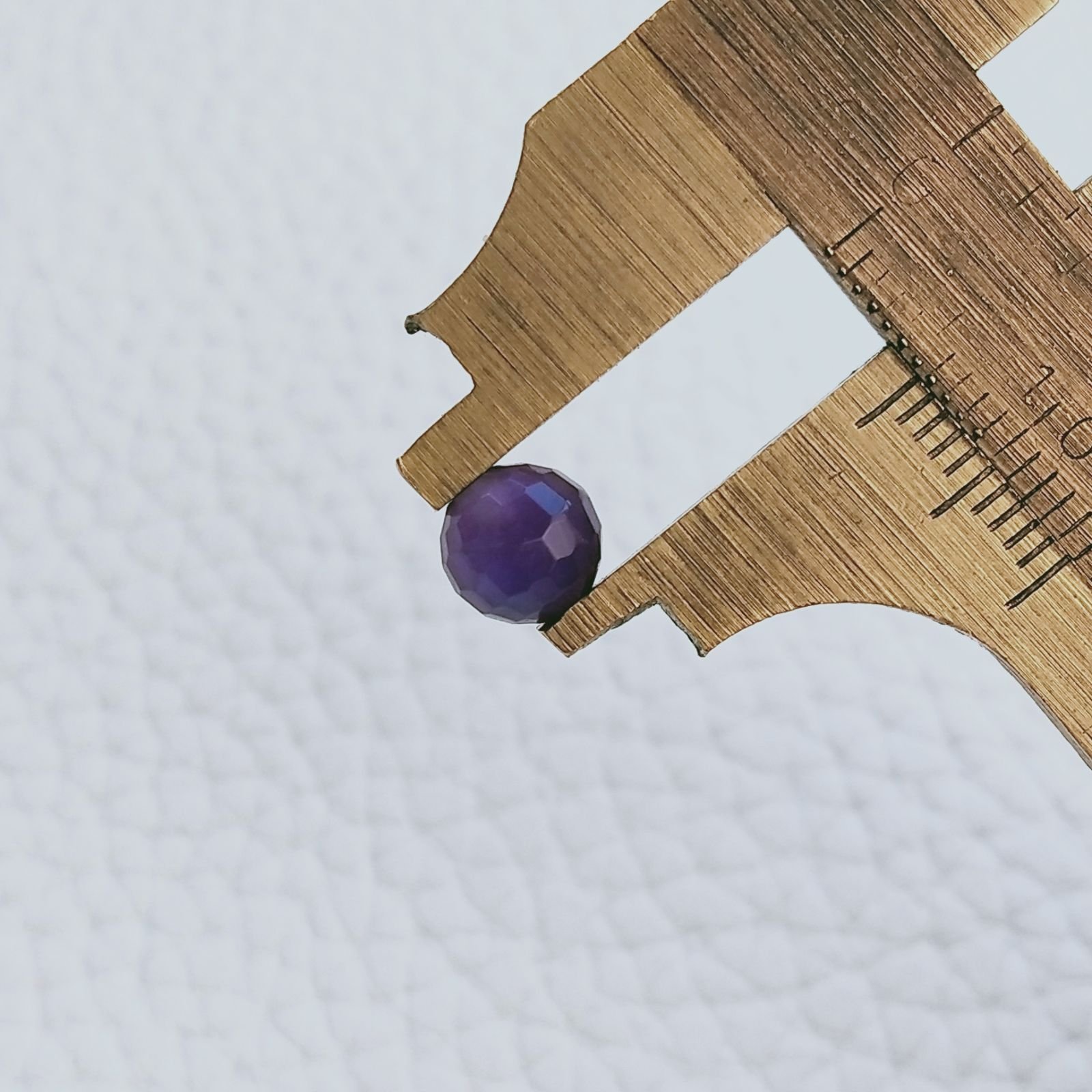 Ametista Africana Tondo Sfaccettato A Mano Mezzo Forato 6mm 1,35 Carati 1pz