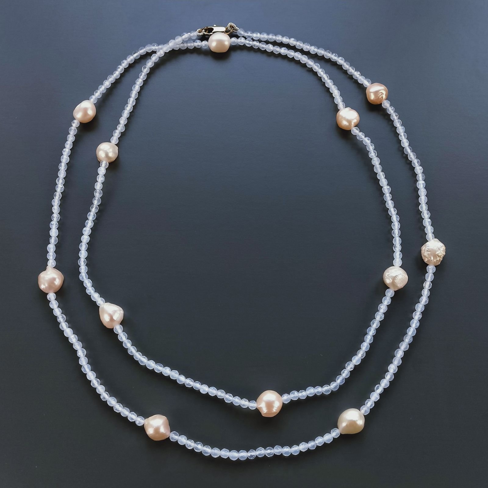 Collana Lunga Pietre Dure Agata Bianca Trasparente Con Perle Di Fiume Beige Barocche 120cm E Chiusura In Argento 925