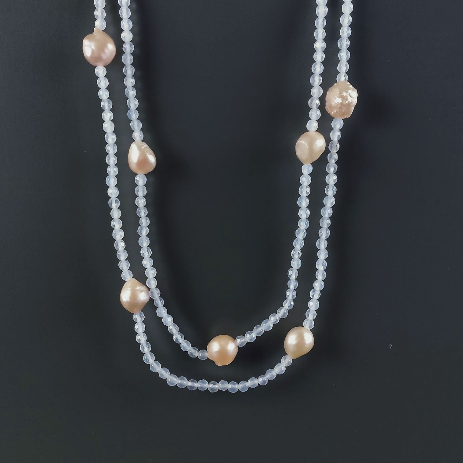 Collana Lunga Pietre Dure Agata Bianca Trasparente Con Perle Di Fiume Beige Barocche 120cm E Chiusura In Argento 925