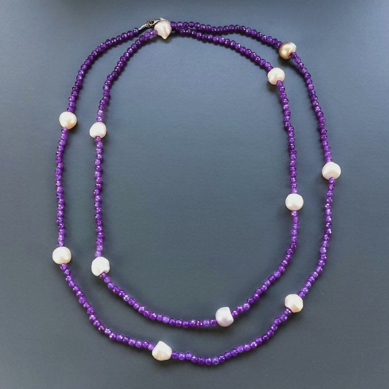 Collana Lunga Pietre Dure Giada Lavanda Con Perle Di Fiume Beige Barocche 120cm E Chiusura In Argento 925