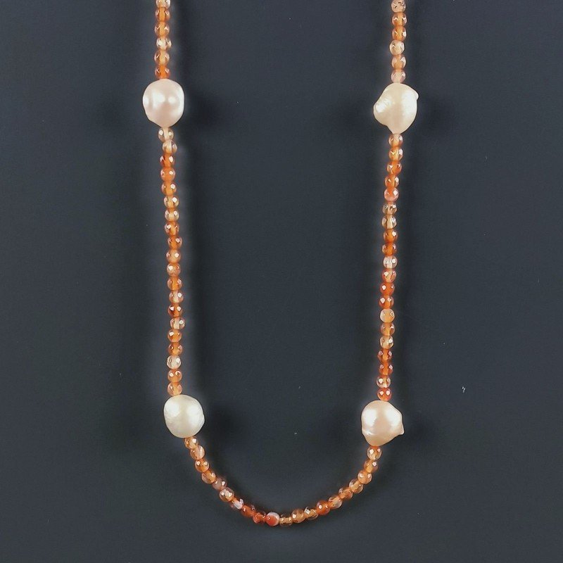 Collana Lunga Pietre Dure Corniola Con Perle Di Fiume Beige Barocche 110cm E Chiusura In Argento 925