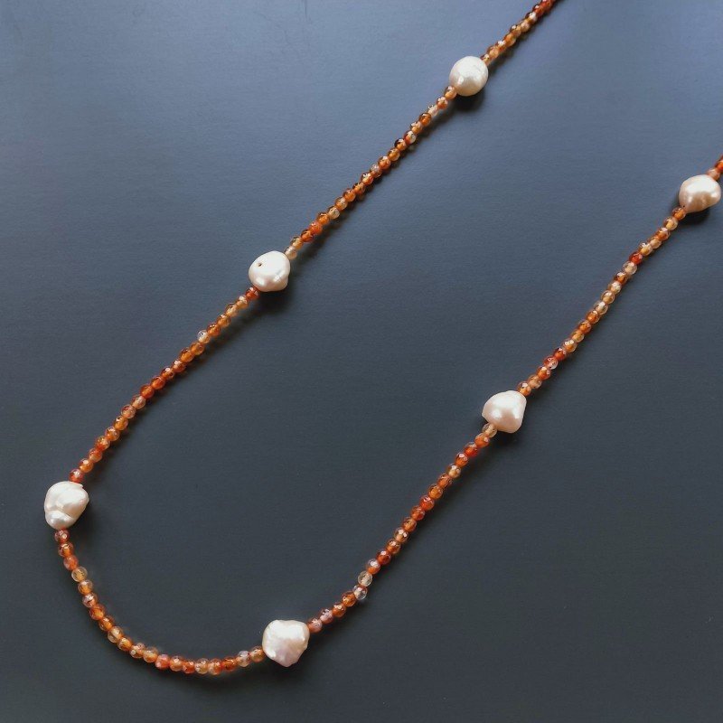 Collana Lunga Pietre Dure Corniola Con Perle Di Fiume Beige Barocche 110cm E Chiusura In Argento 925