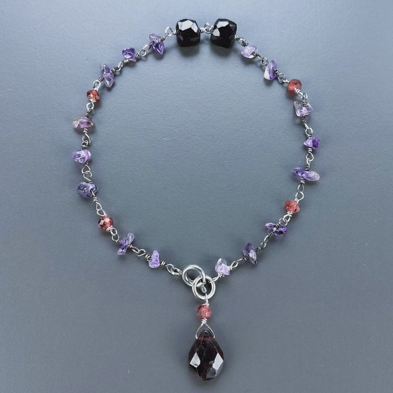 Bracciale Nodo Orafo Rodiato Con Ametista E Granato Rosso Forme Miste Sfaccettato A Mano 1pz