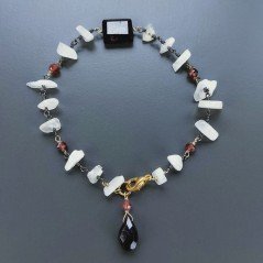 Bracciale Nodo Orafo Brunito Con Pietra Di Luna E Granato Rosso Forme Miste Sfaccettato A Mano 1pz