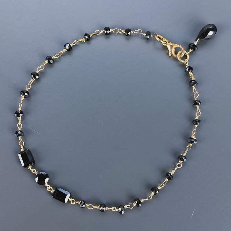 Bracciale Nodo Orafo Dorato Con Spinello Nero E Spinello Nero Forme Miste Sfaccettato A Mano 1pz