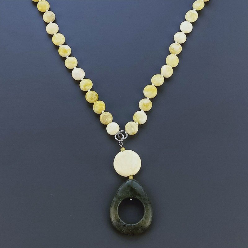 Collana Girocollo Con Pietre Dure Giada Limone E Ciondolo Di Serpentite Annodate A Mano E Chiusura In Ottone 1pz Collana Girocollo Con Pietre Dure Giada Limone E Ciondolo Di Serpentite Annodate A Mano E Chiusura In Ottone 1pz
