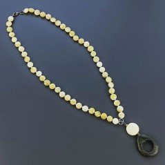 Collana Girocollo Con Pietre Dure Giada Limone E Ciondolo Di Serpentite Annodate A Mano E Chiusura In Ottone 1pz Collana Girocollo Con Pietre Dure Giada Limone E Ciondolo Di Serpentite Annodate A Mano E Chiusura In Ottone 1pz