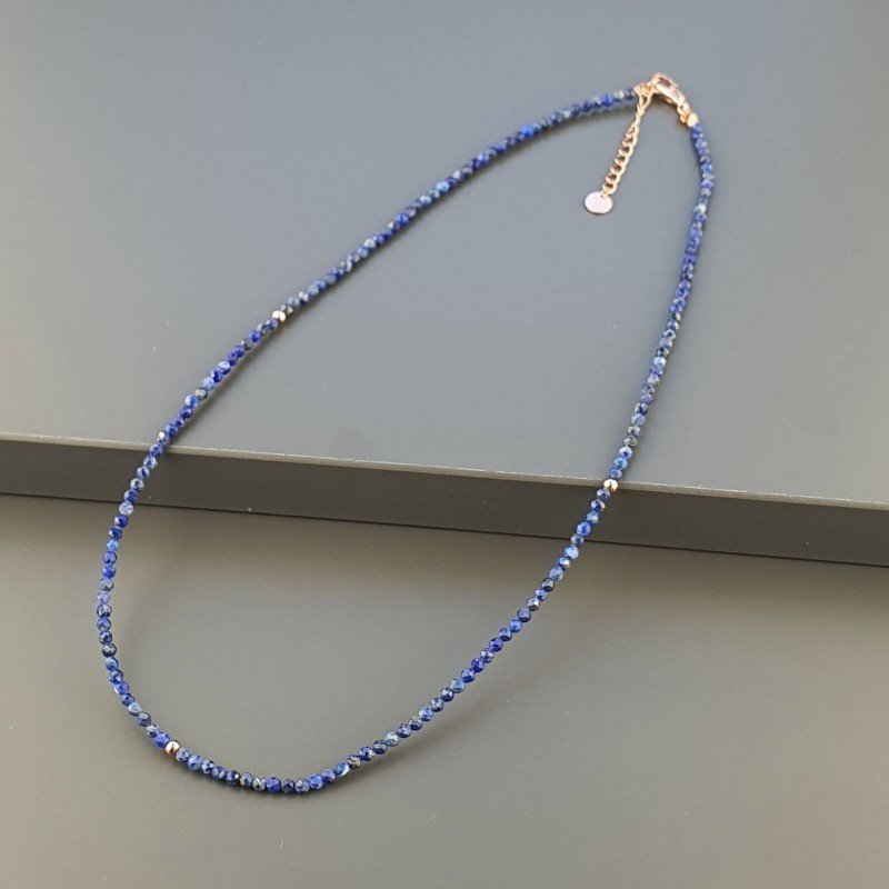 Collana Girocollo Con Lapis Lazuli Tondo Sfaccettato Diamond Cut 2mm E Chiusura In Argento 925-Oro Rosa