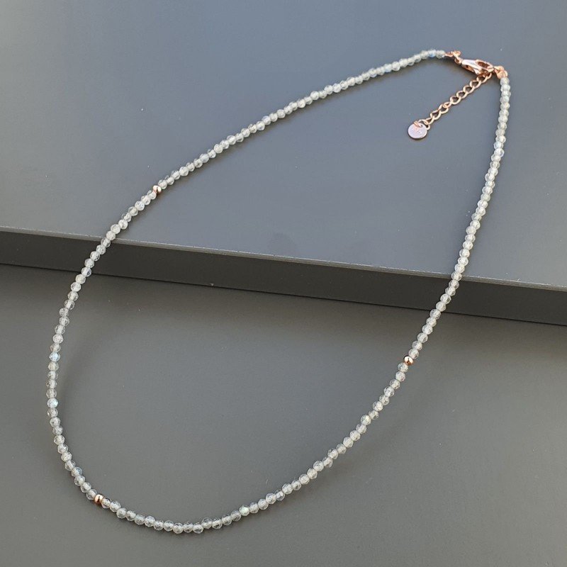 Collana Girocollo Con Labradorite Madagascar Tondo Sfaccettato Diamond Cut 2mm E Chiusura In Argento 925-Oro Rosa