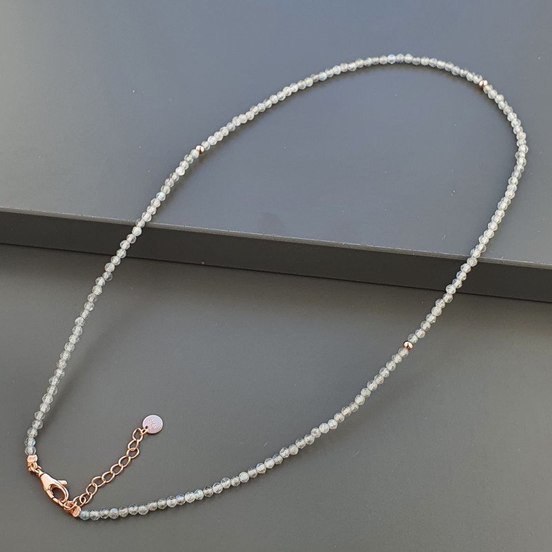 Collana Girocollo Con Labradorite Madagascar Tondo Sfaccettato Diamond Cut 2mm E Chiusura In Argento 925-Oro Rosa