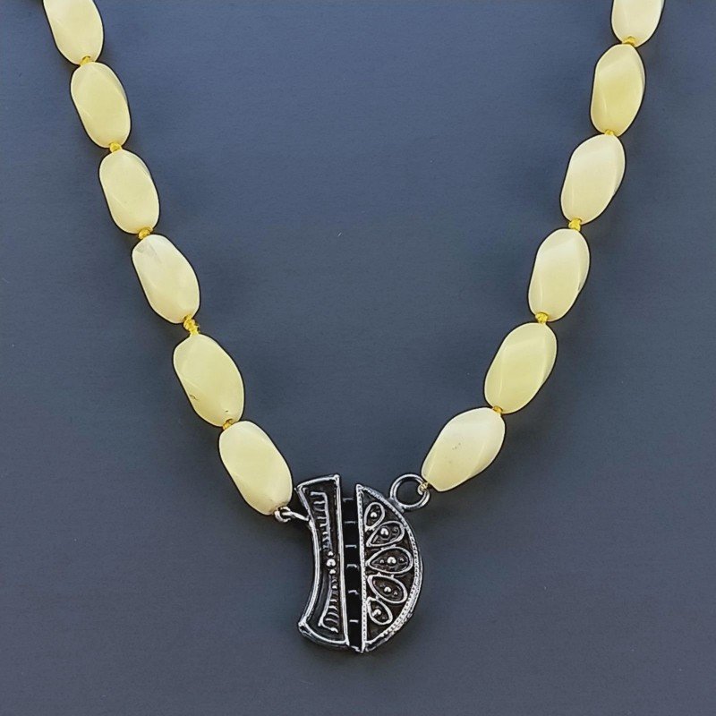 Collana Girocollo Con Pietre Dure Giada Olivina Annodate A Mano E Chiusura In Argento 925 1pz Collana Girocollo Con Pietre Dure Giada Olivina Annodate A Mano E Chiusura In Argento 925 1pz